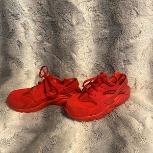 Boys Red Nike Huarache shoes youth size 2Y great condition